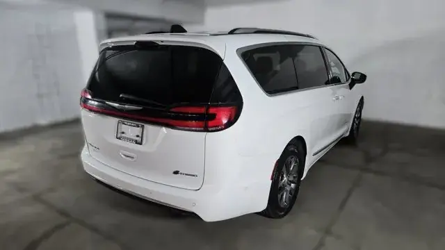 Chrysler Pacifica 2023 photo 4