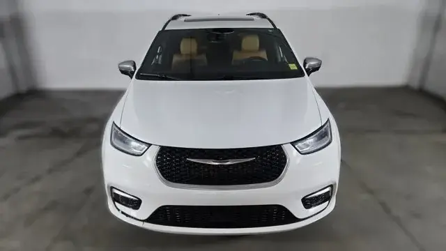 Chrysler Pacifica 2023 photo 2