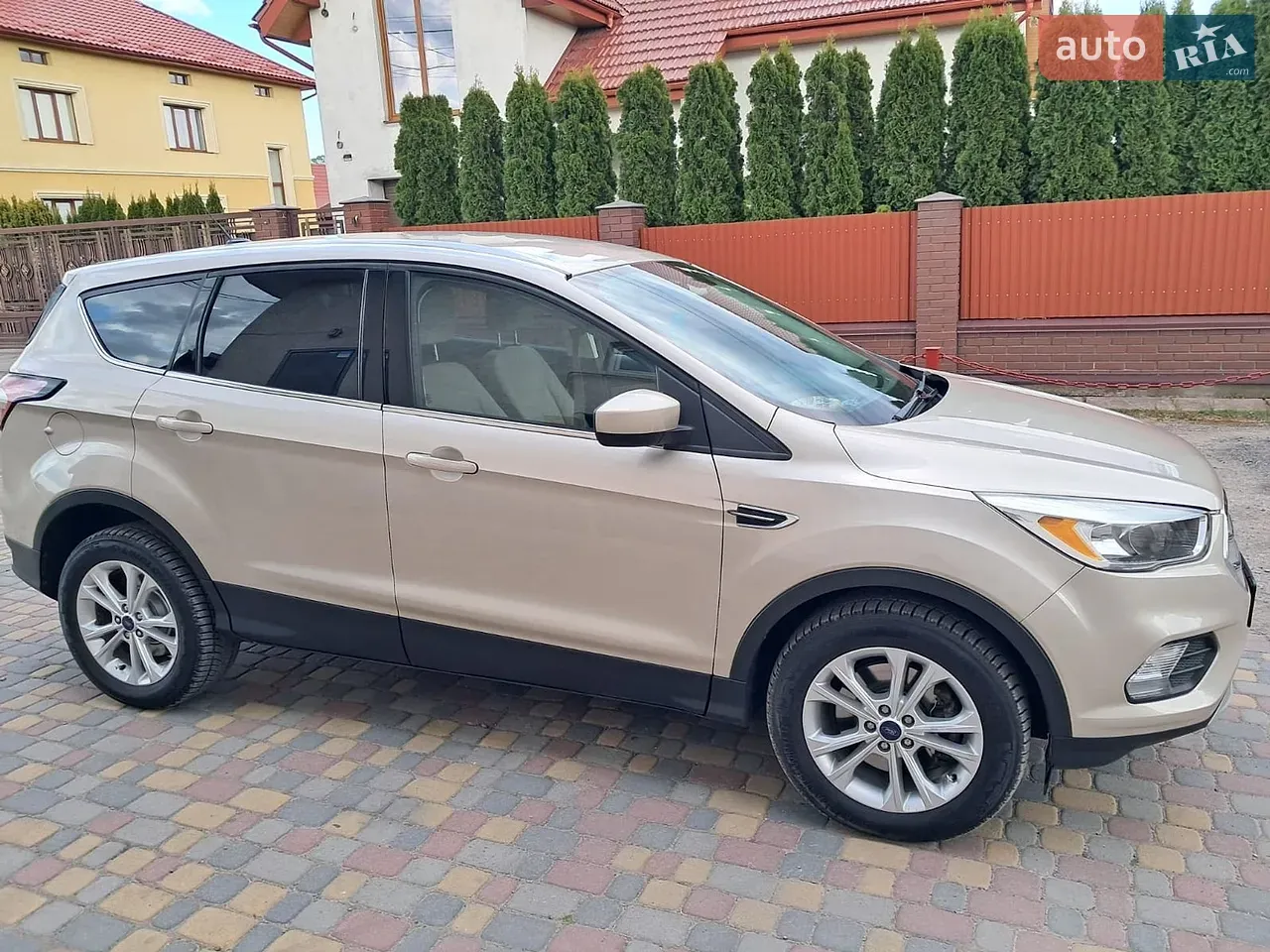 Ford Escape 2017 photo 2