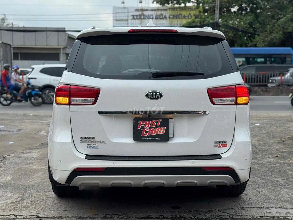 Kia Sedona 2017 photo 2