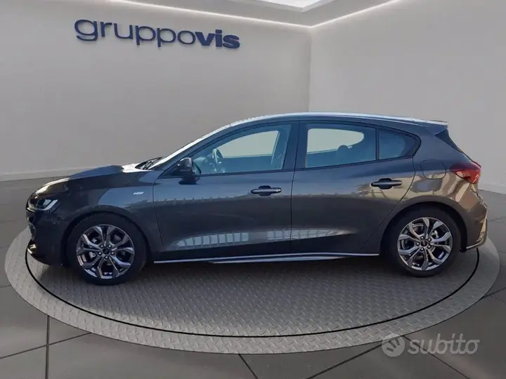 Ford Focus 2022 photo 2