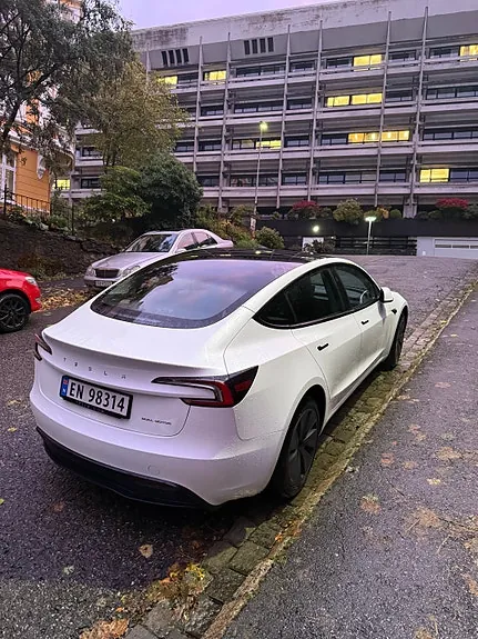 Tesla Model 3 2025 photo 2