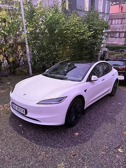 Tesla Model 3 2025 photo 4