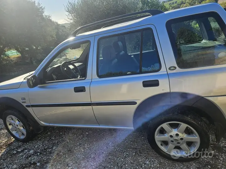 Land Rover Freelander 2005 photo 3