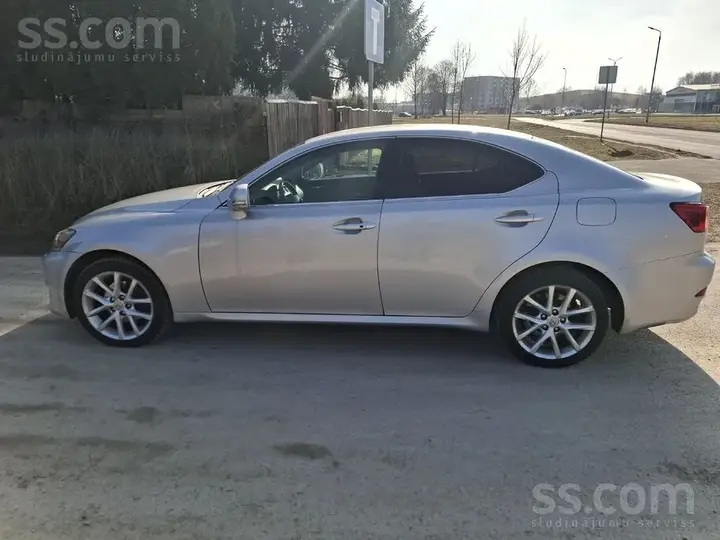 Lexus Is 2011 photo 2
