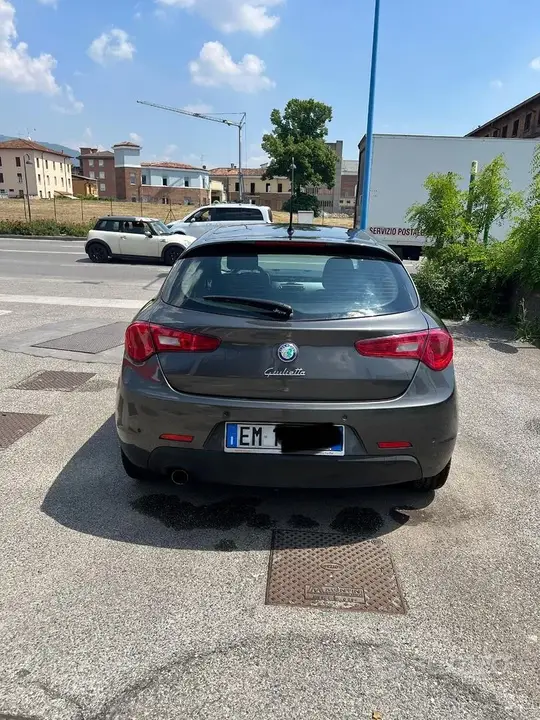 Alfa Romeo Giulietta 2012 photo 4