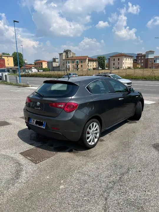 Alfa Romeo Giulietta 2012 photo 2