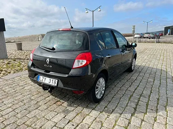Renault Clio 2012 photo 2