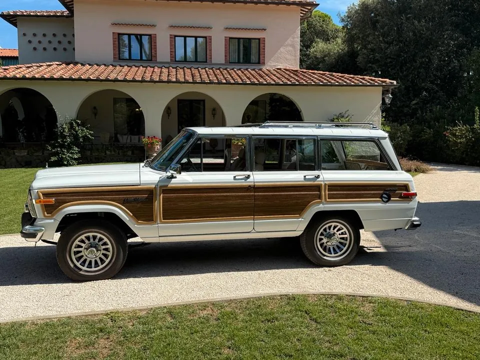 Jeep Grand Wagoneer