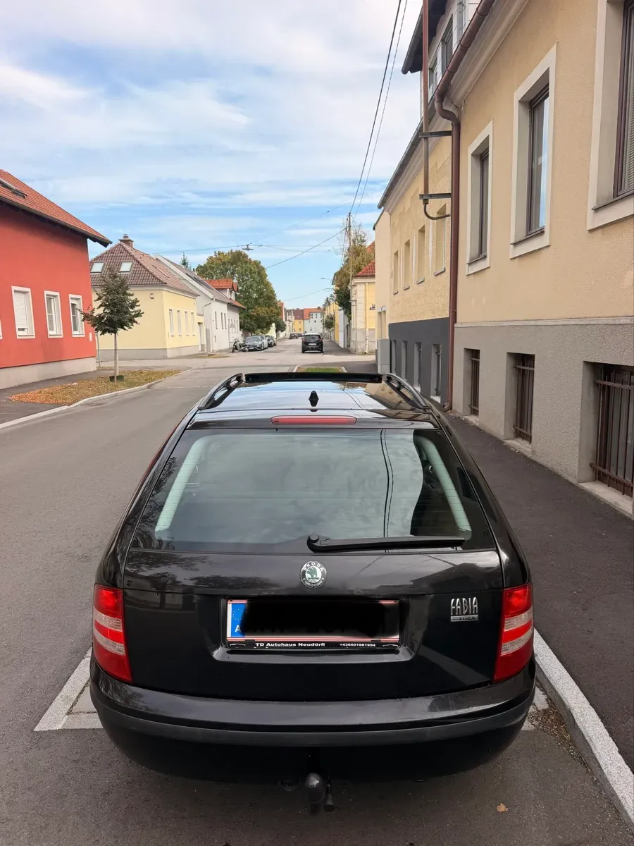 Skoda Fabia 2006 photo 2