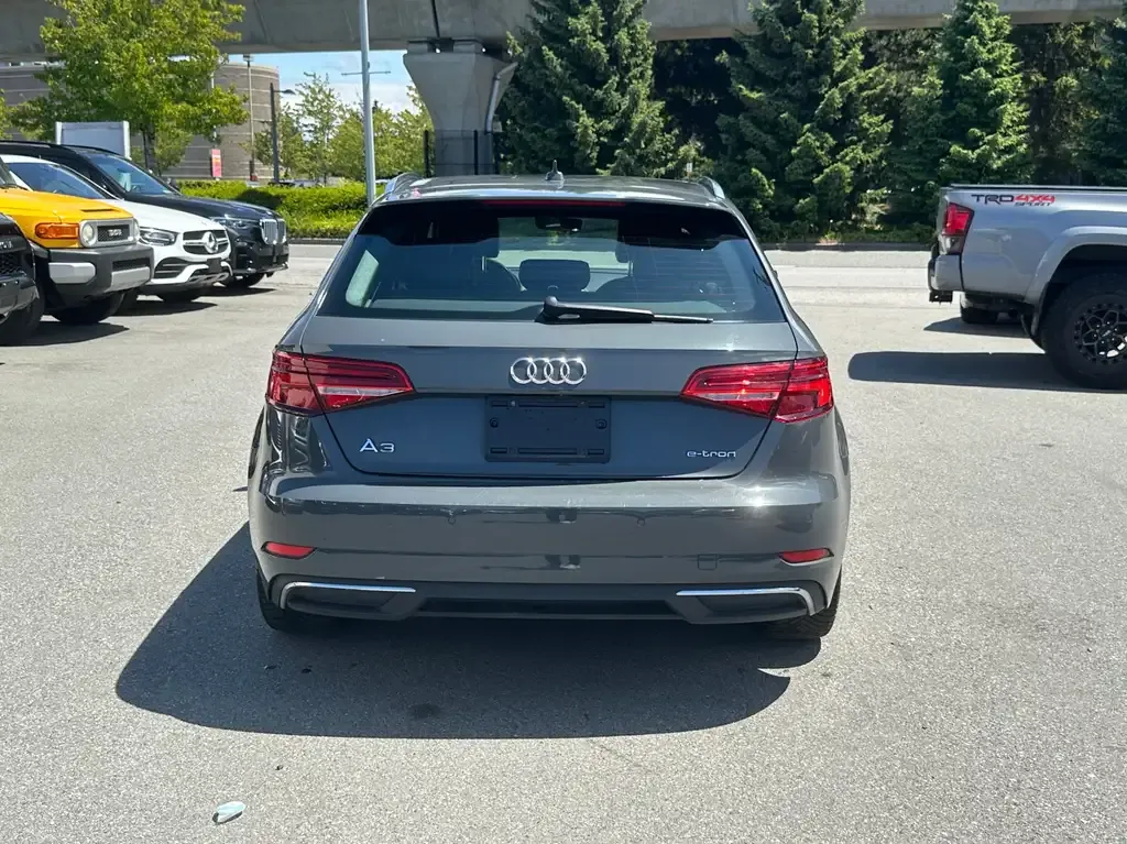 Audi A3 2018 photo 2