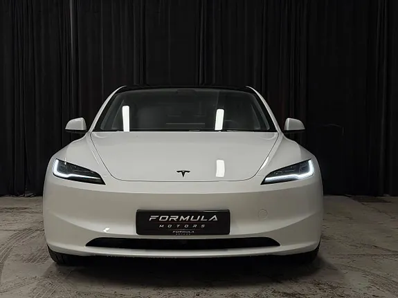 Tesla Model 3 2026 photo 2