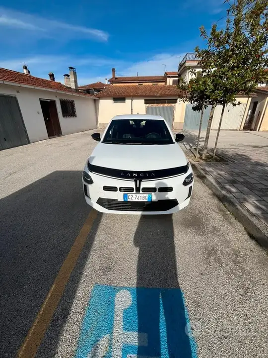 Lancia Ypsilon