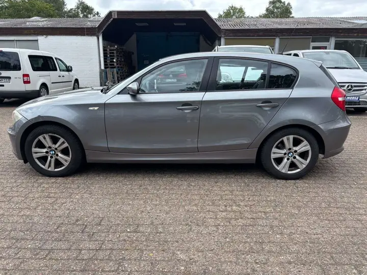 BMW 116I 2009 photo 2