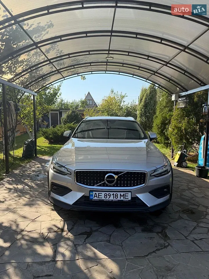 Volvo V60 Cross Country 2019 photo 2