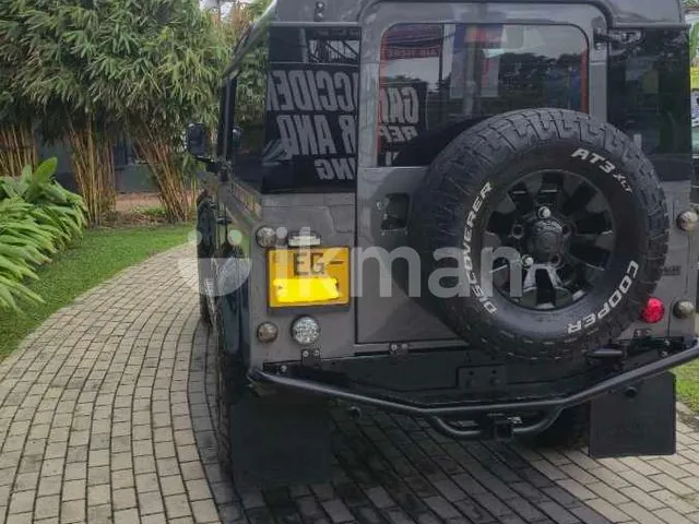 Land Rover Defender 1993 photo 3