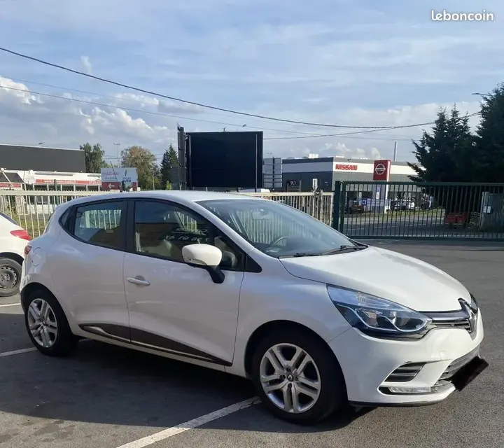 Renault Clio 2019 photo 2