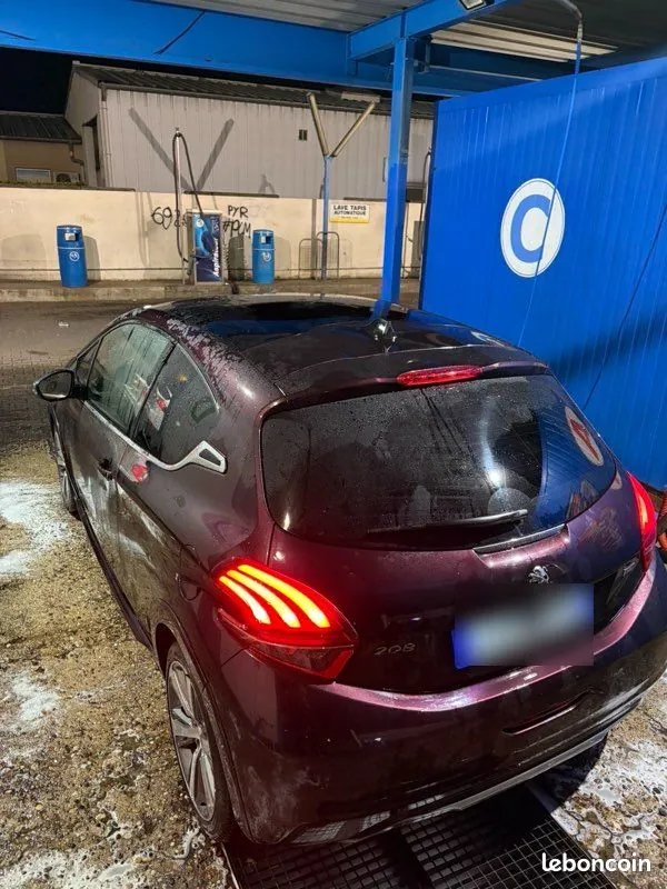 Peugeot 208 2013 photo 2