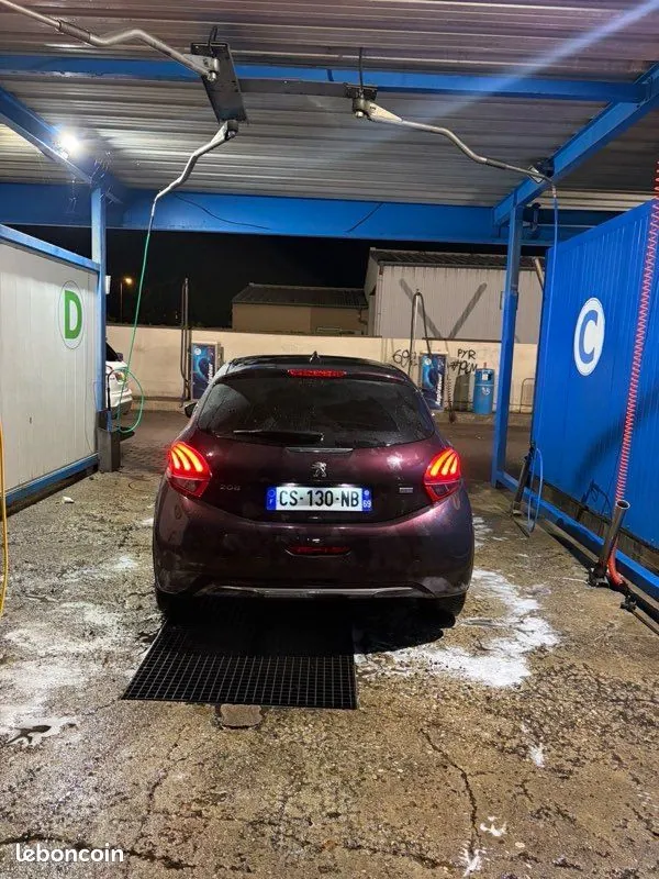 Peugeot 208 2013 photo 3
