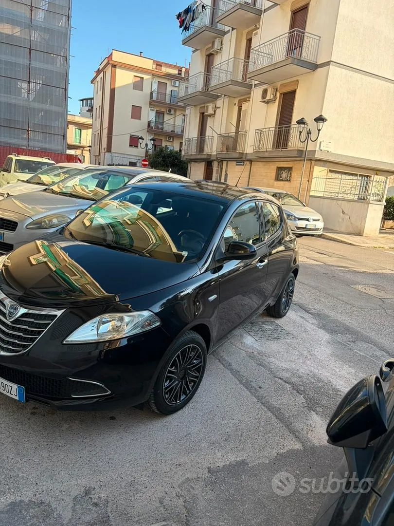 Lancia Ypsilon