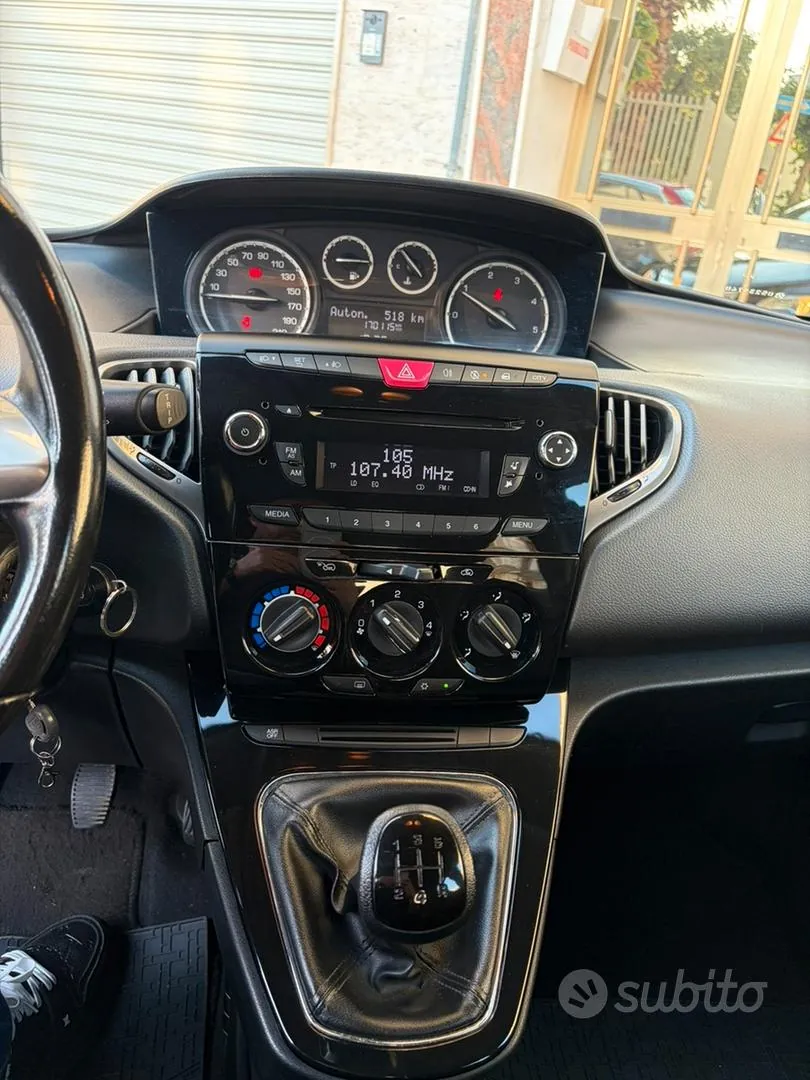 Lancia Ypsilon 2015 photo 4