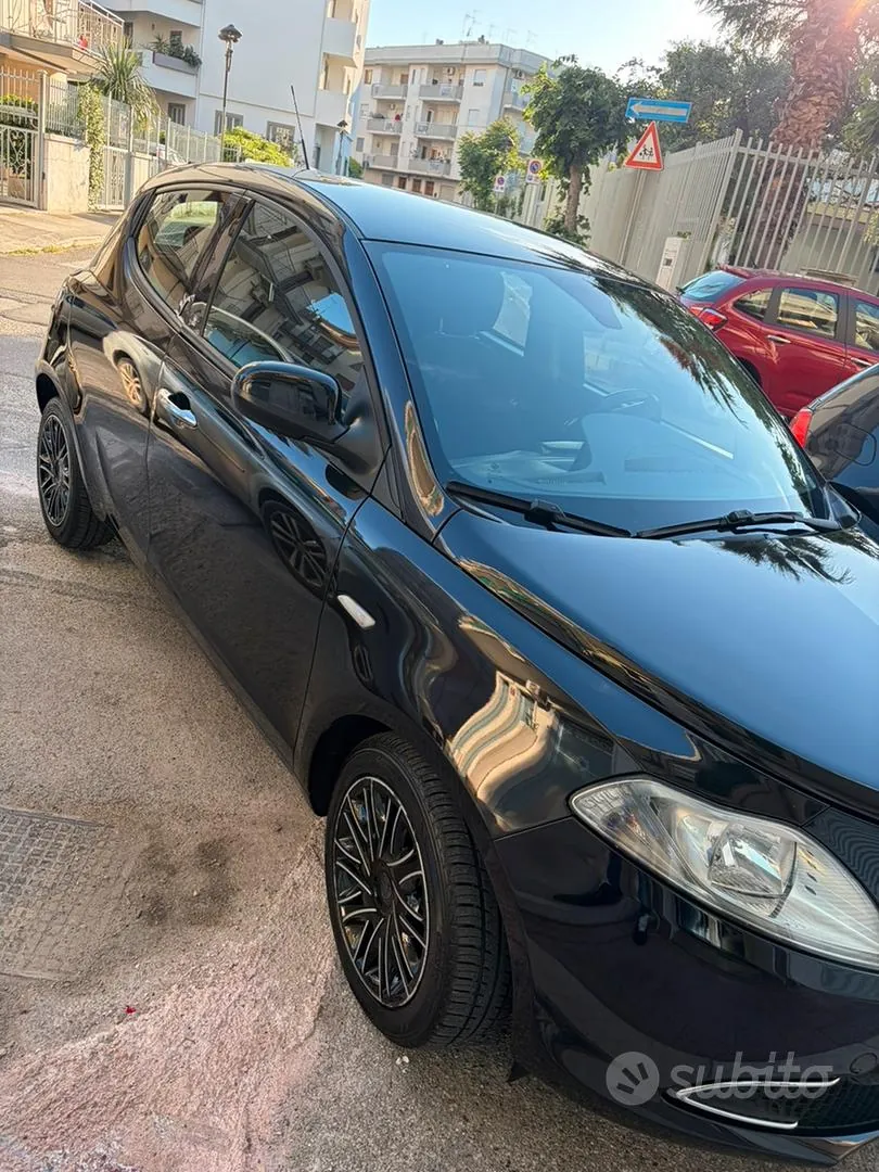 Lancia Ypsilon 2015 photo 2