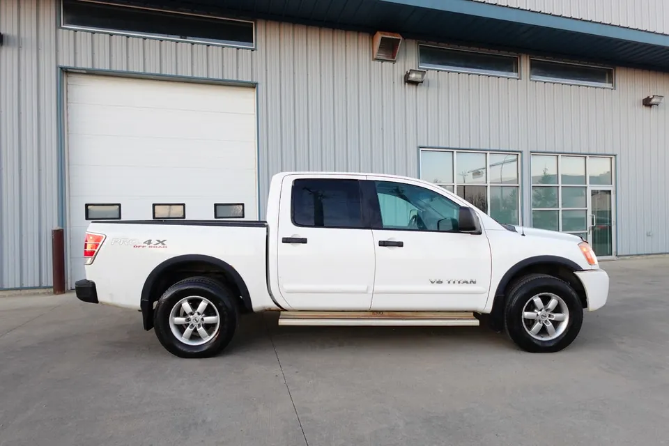 Nissan Titan 2009 photo 2