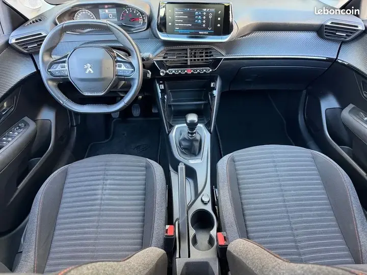Peugeot 208 2021 photo 2