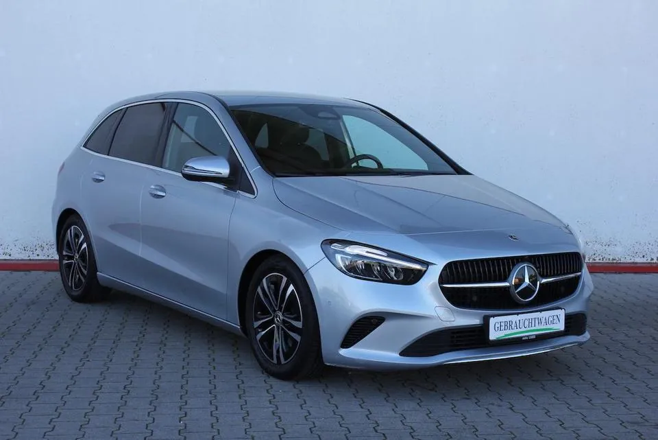 Mercedes-Benz B 180