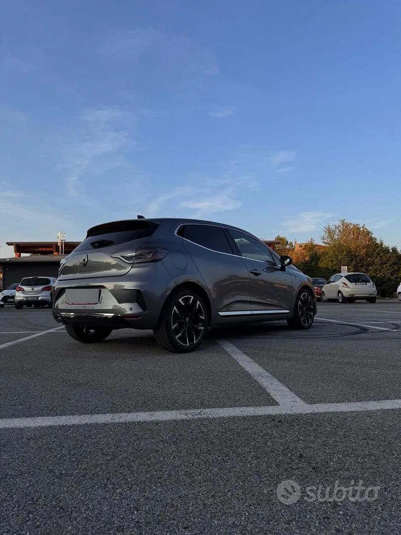 Renault Clio 2024 photo 2