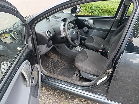 Toyota Aygo 2011 photo 3