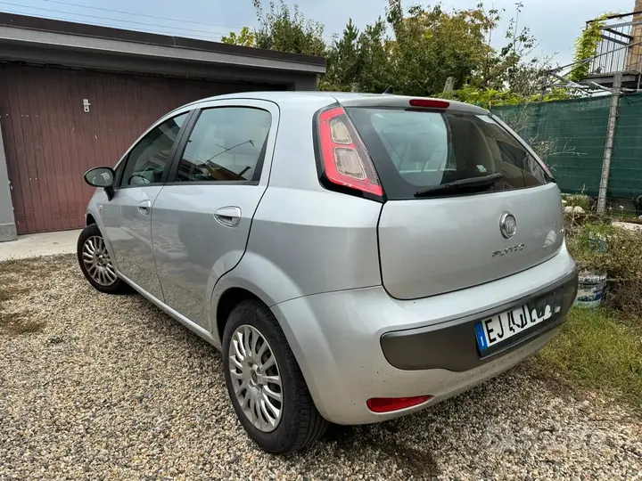 Fiat Punto 2011 photo 3