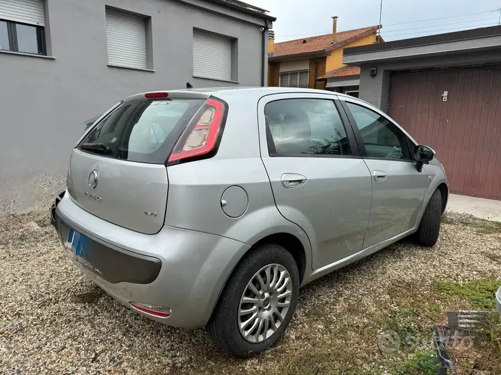 Fiat Punto 2011 photo 4
