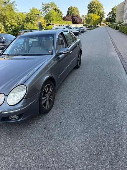 Mercedes-Benz E-Class 2009 photo 2