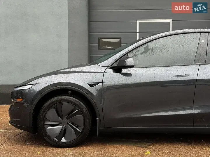 Tesla Model Y 2025 photo 5