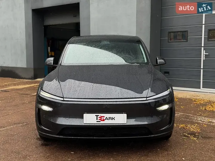 Tesla Model Y 2025 photo 3