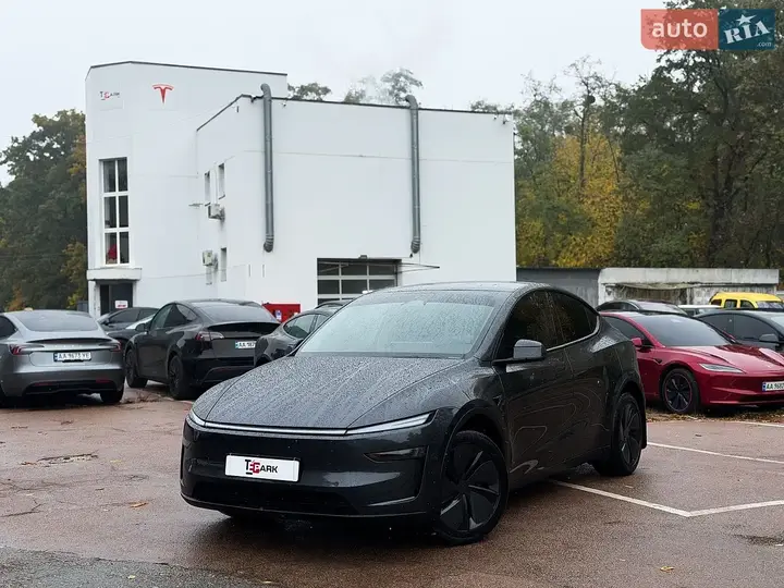 Tesla Model Y 2025 photo 2