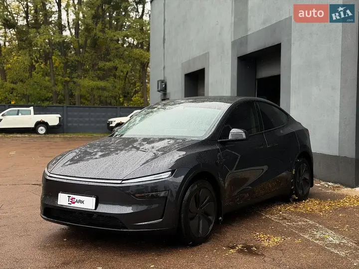 Tesla Model Y 2025 photo 4