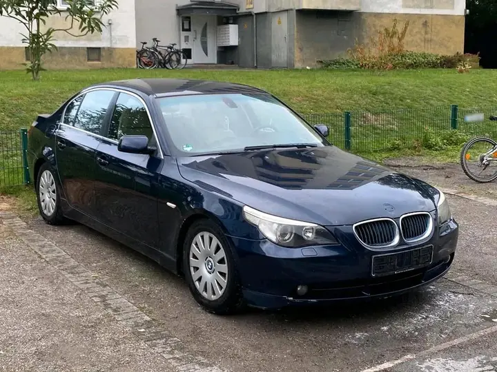 BMW 520I