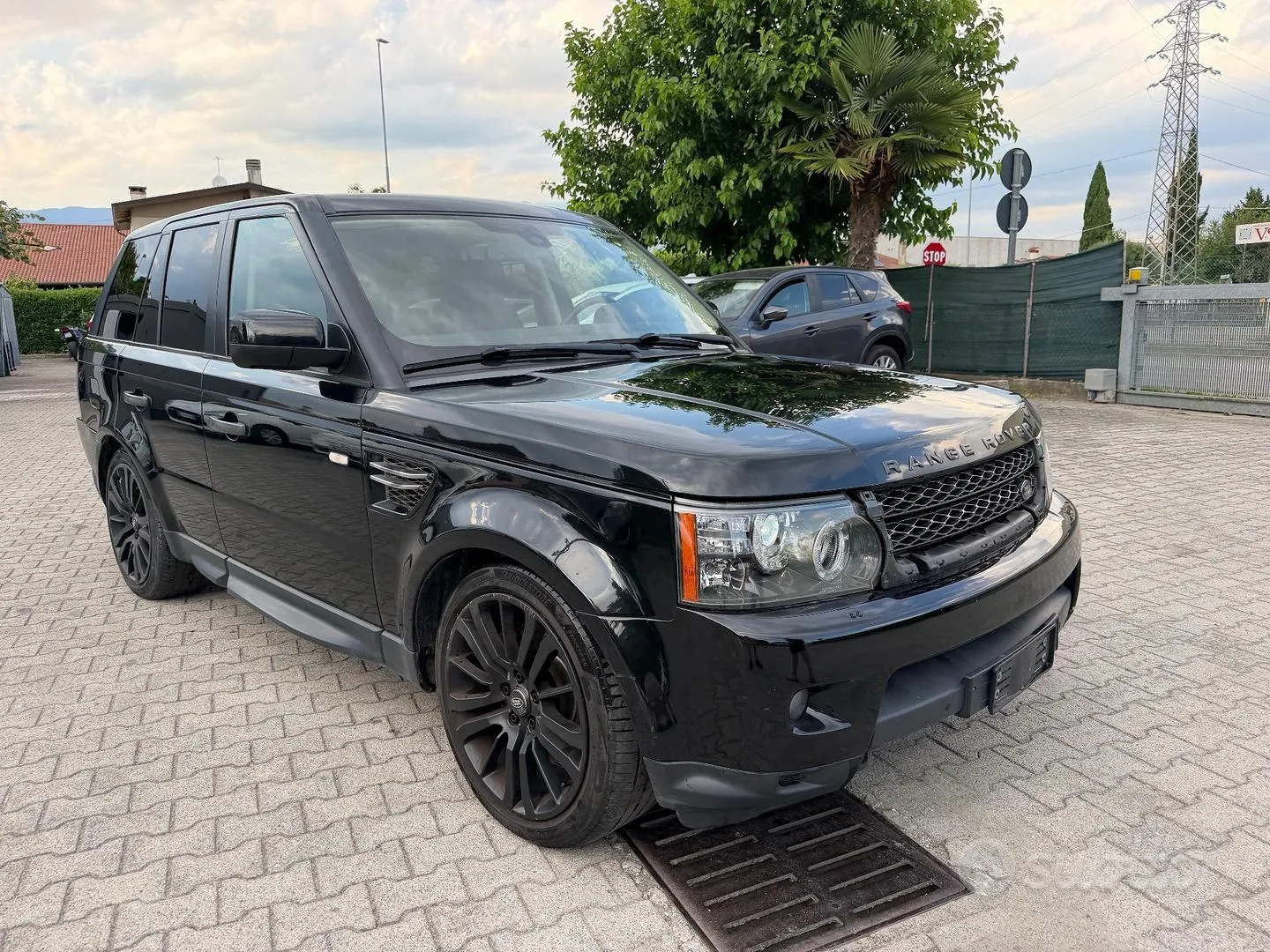 Land Rover Range Rover Sport 2011 photo 2