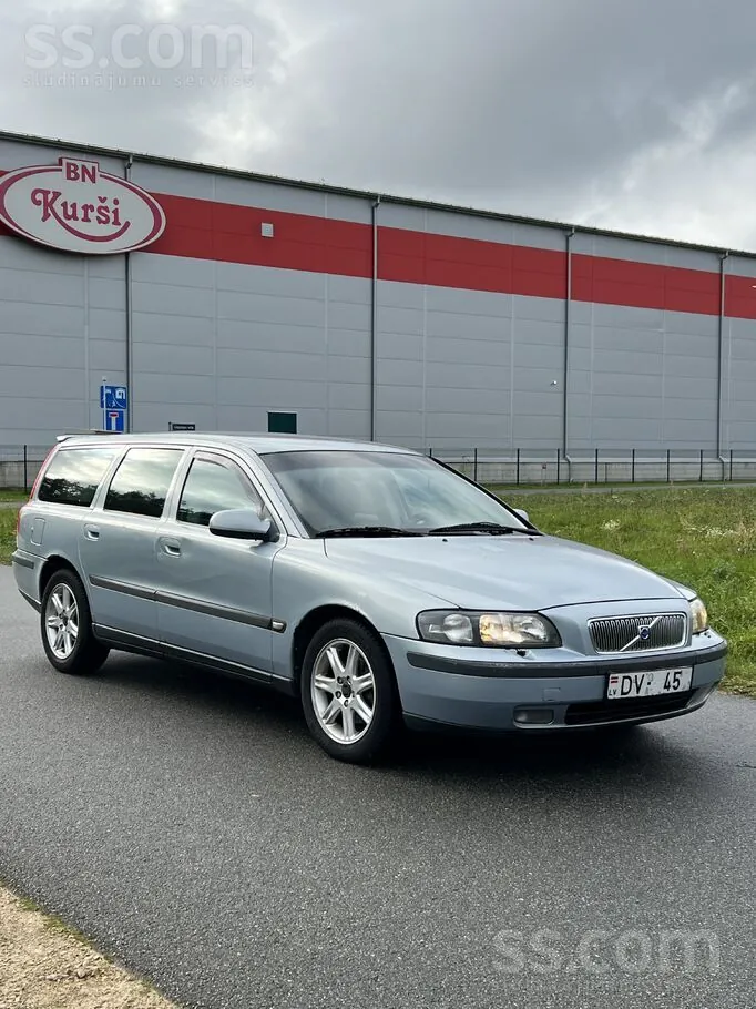 Volvo V70 2002 photo 2