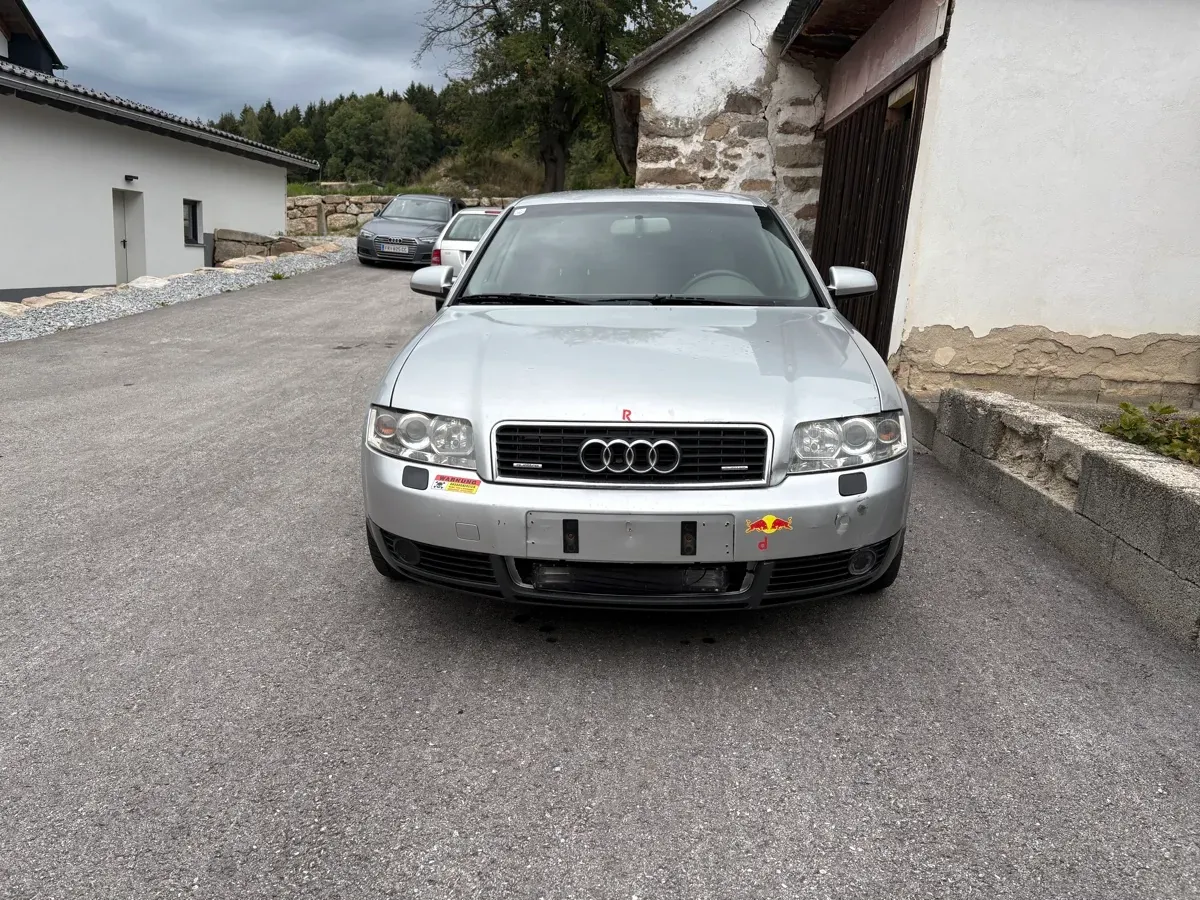 Audi A4 2003 photo 2