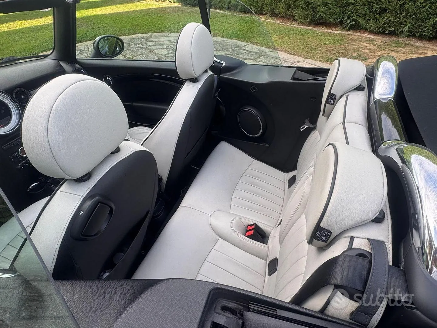 Mini Cooper S Cabrio 2012 photo 3