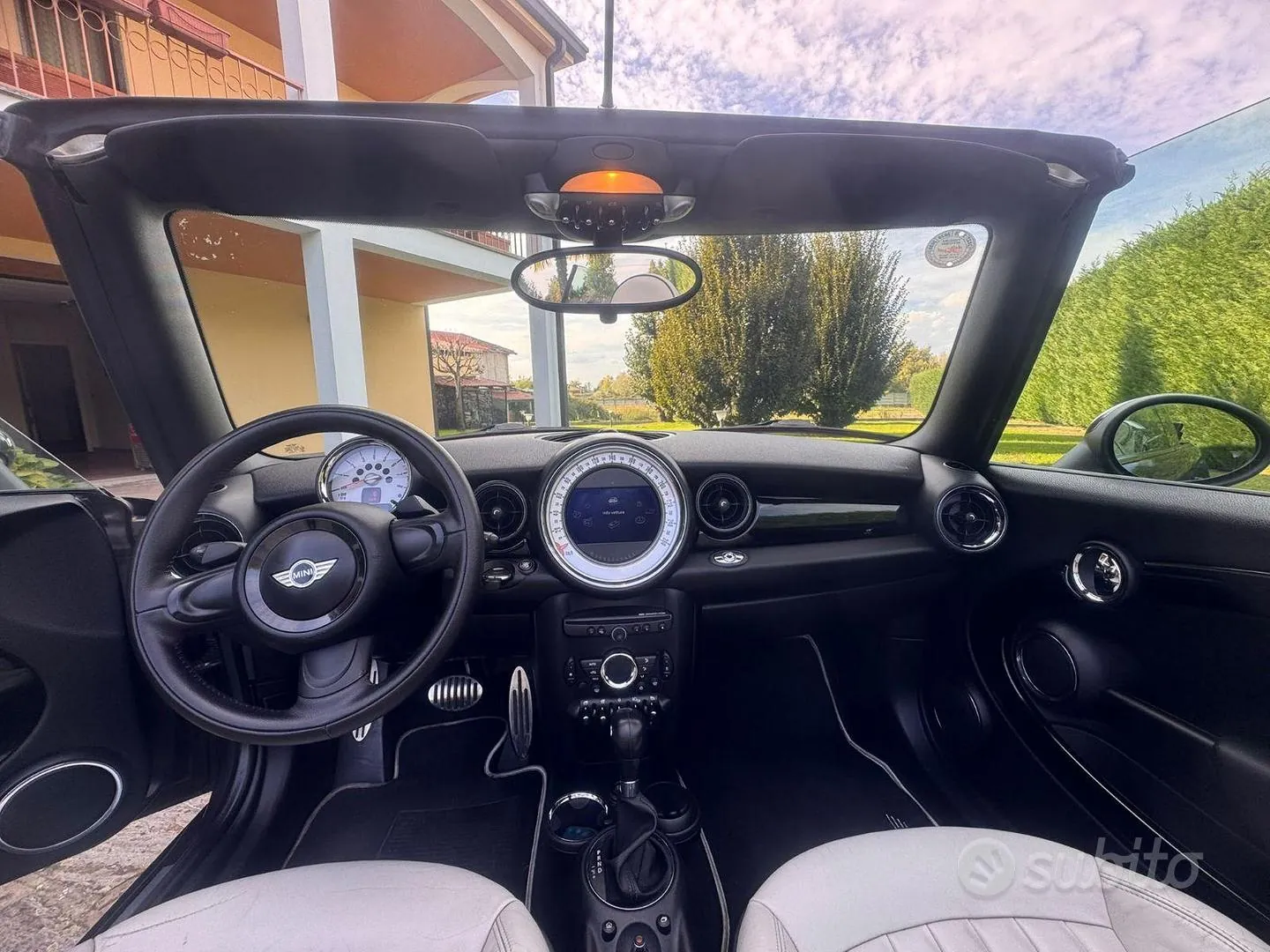 Mini Cooper S Cabrio 2012 photo 2
