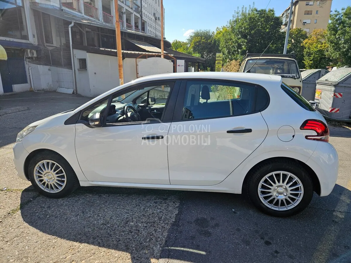 Peugeot 208 2016 photo 3
