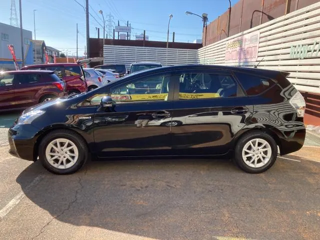 Toyota Prius Alpha 2012 photo 5