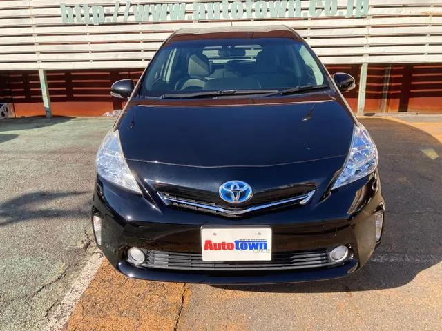 Toyota Prius Alpha 2012 photo 4