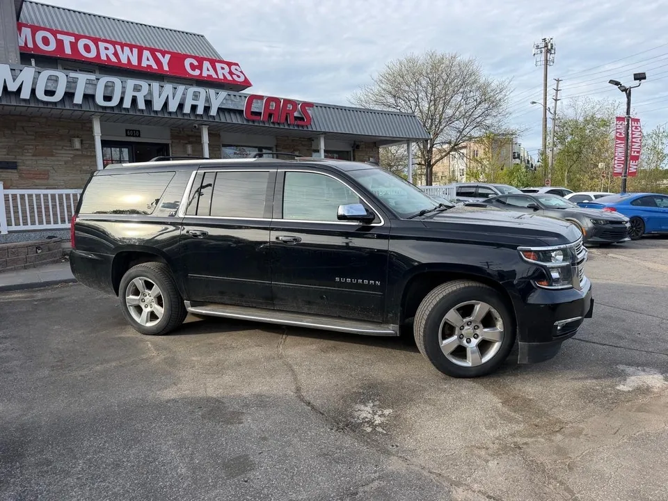 Chevrolet Suburban 2016 photo 4