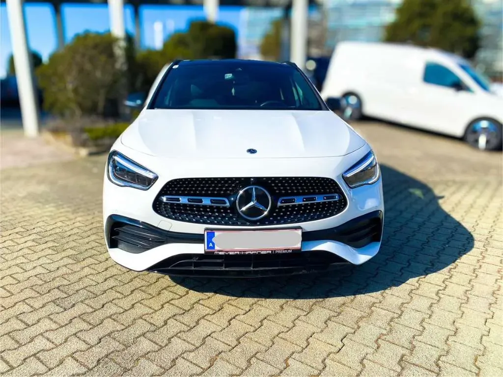 Mercedes-Benz Gla Class 2023 photo 2