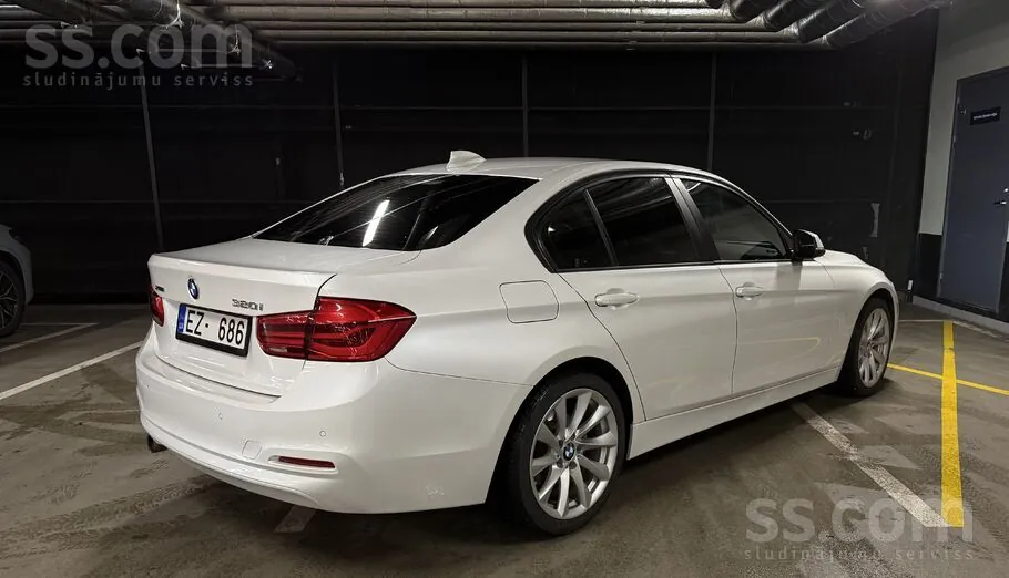 BMW 320I 2018 photo 2